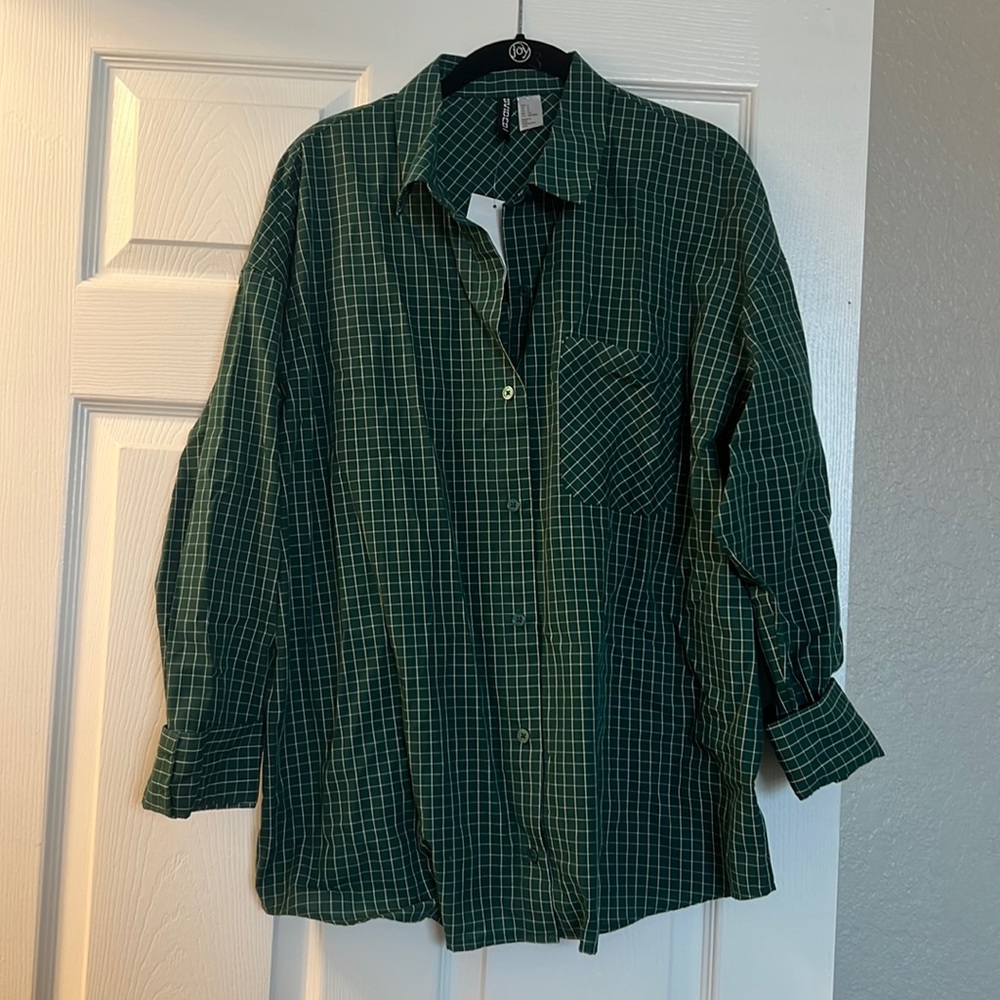Green H&M button up shirt